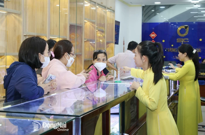 Giá vàng tiếp tục giảm hơn 1 triệu đồng/lượng