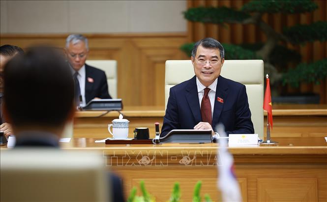Thủ tướng Lê Minh Hưng hội kiến Tổng thống Hàn Quốc Lee Jae Myung. Ảnh: Dương Giang/TTXVN

