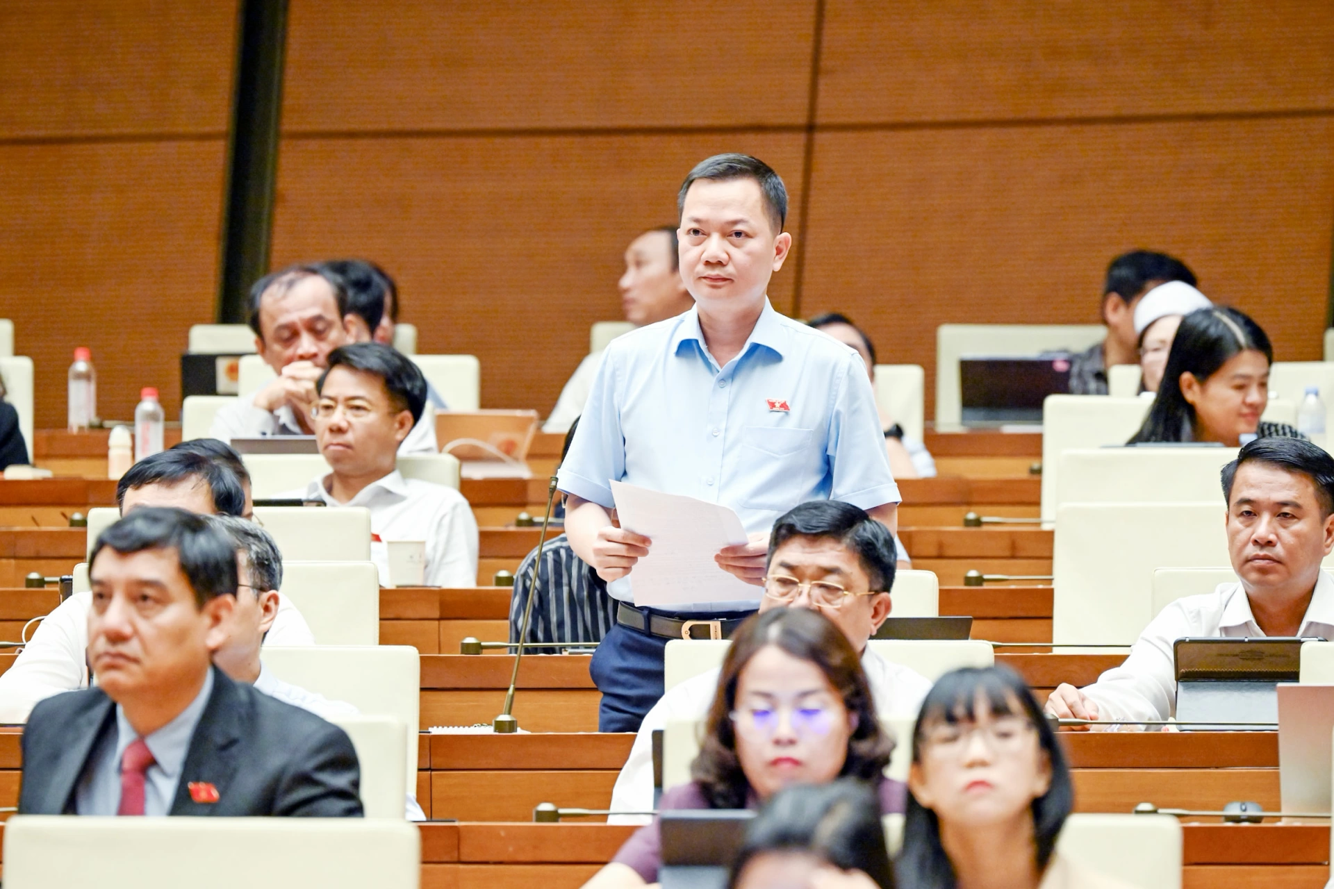 Các đại biểu Quốc hội phát biểu tại Phiên thảo luận. Ảnh: Duy Linh