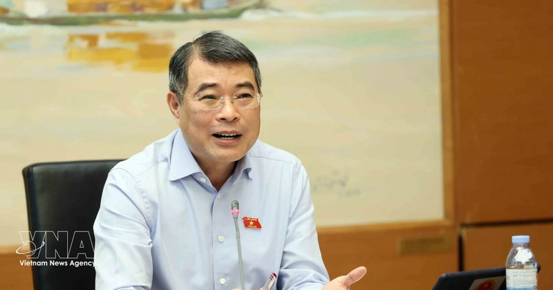 Prime Minister Le Minh Hung speaks at a group discussion during the 16th National Assembly’s first session on April 10 (Photo: VNA)