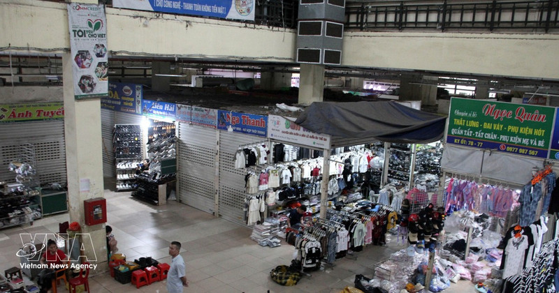Kiosks at Vinh market in Nghe An province (Illustrative photo: VNA)