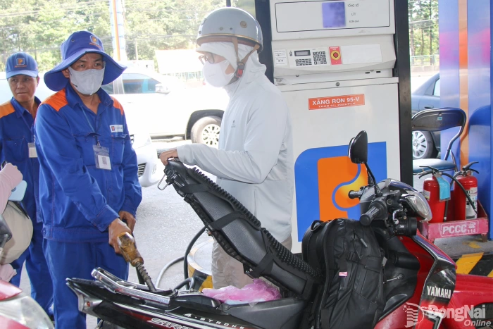 Giá xăng, dầu đồng loạt giảm, có loại giảm gần 2 ngàn đồng/lít