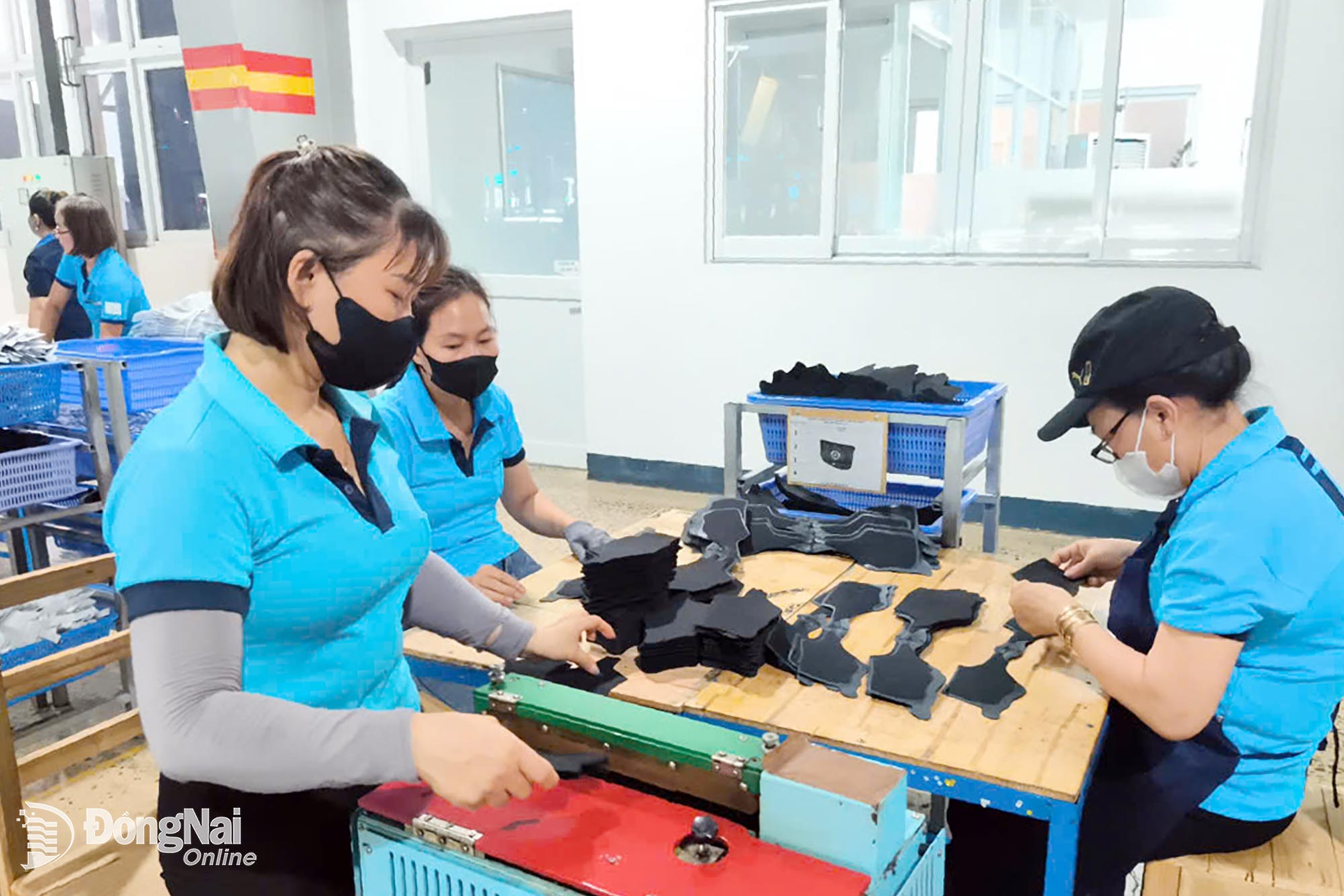 Workers of Chang Shin Vietnam Co., Ltd. during production hours. Photo: Vuong The