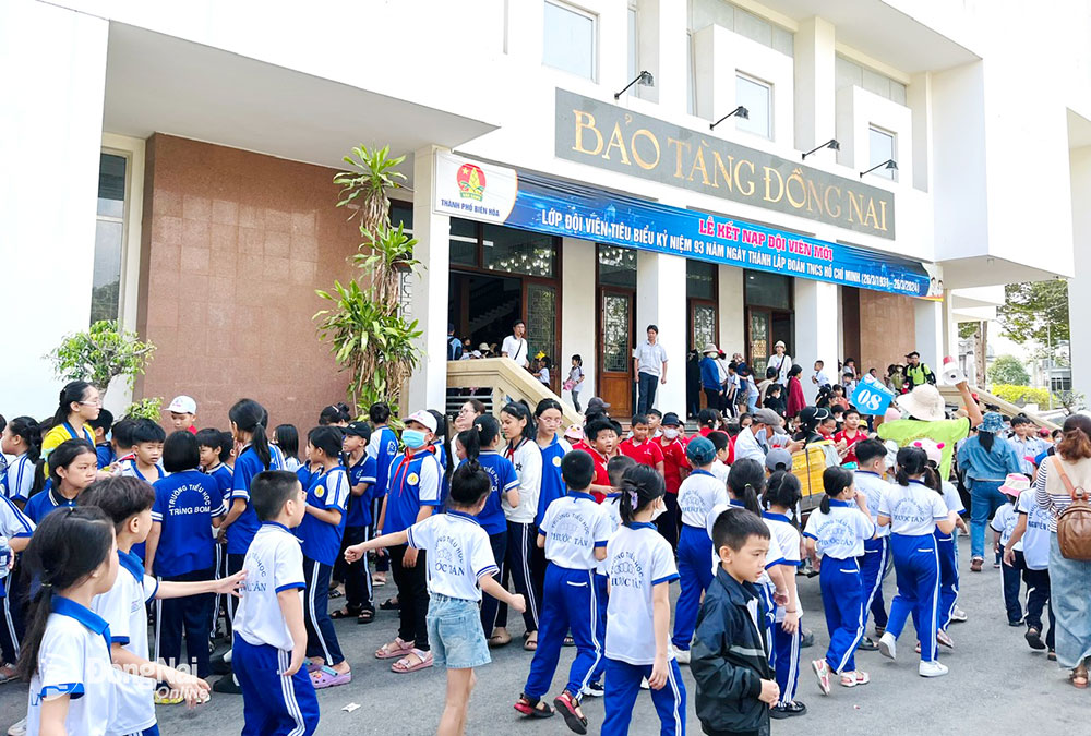 Học sinh các trường tham quan Bảo tàng Đồng Nai vào tháng 4-2024.