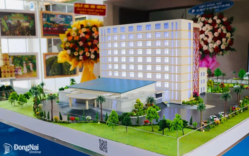 Mô hình toà nhà Trung tâm hành chính công mới thành phố Long Khánh chuẩn bị được xây dựng. Ảnh: H.Long