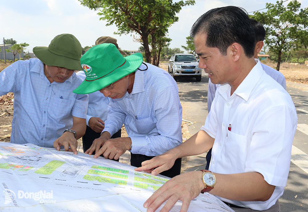 Lãnh đạo UBND tỉnh kiểm tra hạ tầng khu tái định cư tại xã Bình Minh, huyện Trảng Bom.