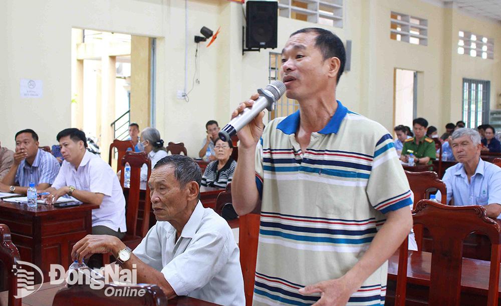 Cử tri huyện Thống Nhất phát biểu ý kiến tại một hội nghị tiếp xúc cử tri với đại biểu HĐND tỉnh. Ảnh: H.Thảo