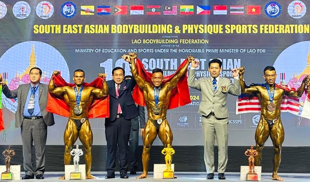 Nguyễn Trọng Khánh và K’Tuyên giành HCV, HCB nội dung thể hình hạng 75 kg. Ảnh: ĐVCC