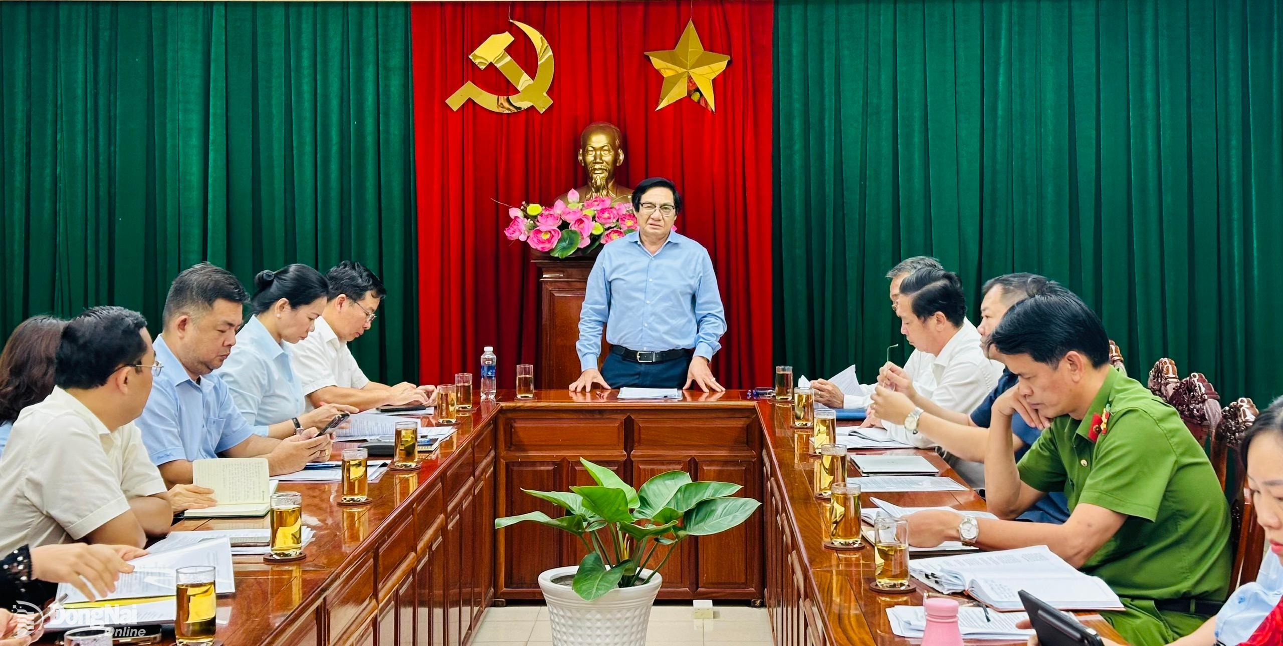 Phó chủ tịch UBND tỉnh Nguyễn Sơn Hùng chủ trì cuộc họp. Ảnh: H.Dung