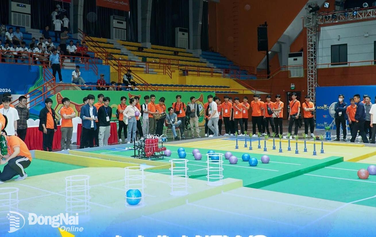 Cả 5 đội robot của Trường đại học Lạc Hồng vào chung kết toàn quốc