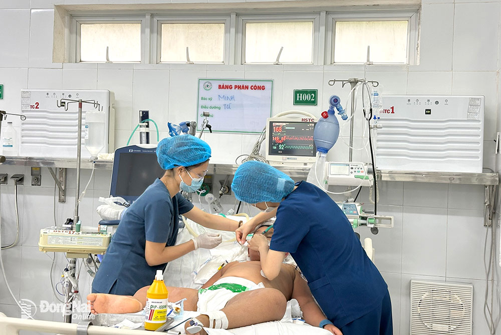 Bệnh nhi vụ ngộ độc thực phẩm ở thành phố Long Khánh đang tiếp tục được theo dõi, điều trị tại Bệnh viện Nhi đồng Đồng Nai. Ảnh: H.Dung
