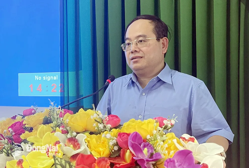Phó bí thư Tỉnh ủy Quản Minh Cường phát biểu tại buổi sinh hoạt với đảng viên Chi bộ ấp Phước Hòa. Ảnh: Phương Hằng