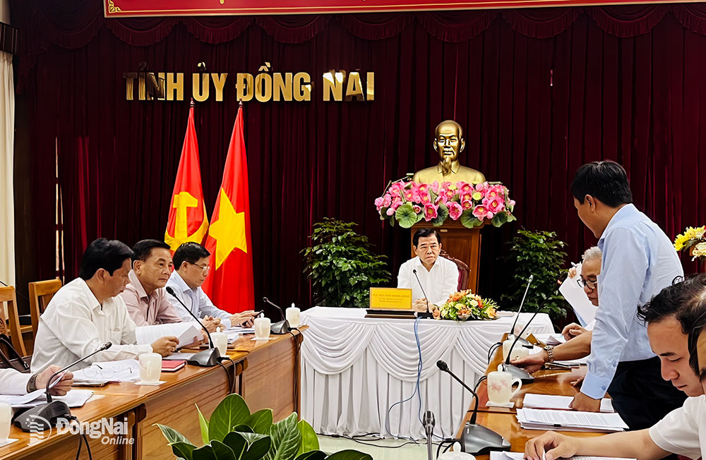 Ủy viên Trung ương Đảng, Bí thư Tỉnh ủy Nguyễn Hồng Lĩnh chủ trì buổi tiếp công dân để lắng nghe, chỉ đạo xử lý kiến nghị của người dân. Ảnh: P, Hằng