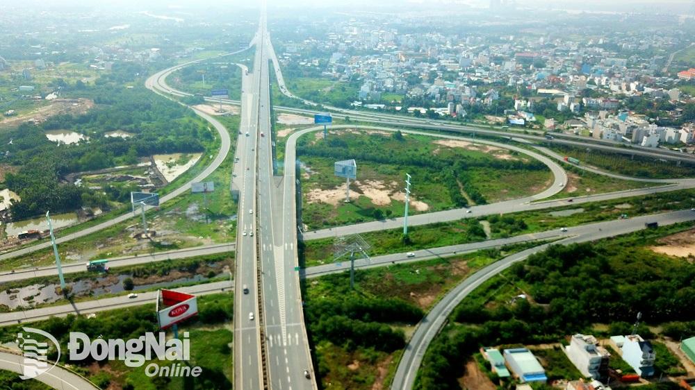 Quy hoạch Vùng Đông Nam Bộ đặt mục tiêu đến năm 2050 vùng có kết cấu hạ tầng hiện đại, đồng bộ. Ảnh: Phạm Tùng
