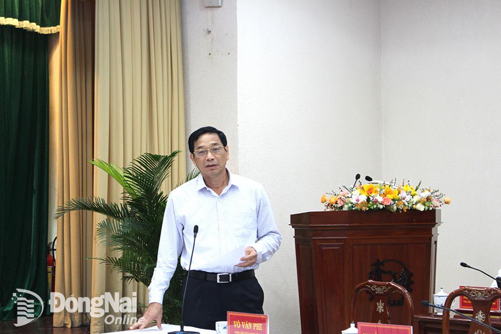 Phó chủ tịch UBND tỉnh Võ Văn Phi phát biểu tại cuộc họp. Ảnh: H.Thảo