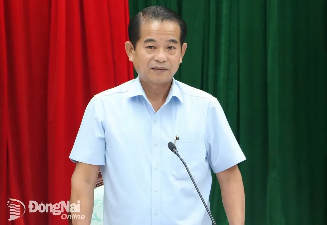 Chủ tịch HĐND tỉnh Thái Bảo đề nghị UBND tỉnh chỉ đạo các cơ quan chức năng rà soát các doanh nghiệp sử dụng lò hơi, máy nén khí trên địa bàn tỉnh. Ảnh: Phạm Tùng

