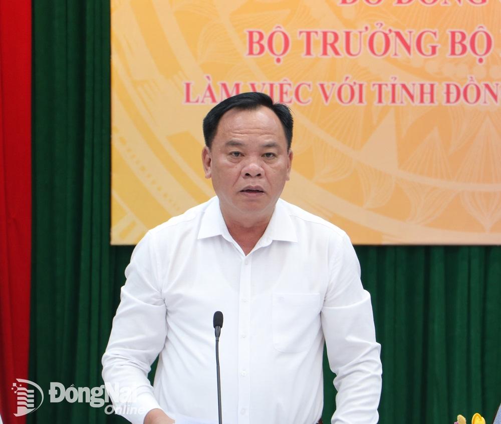 Quyền Chủ tịch UBND tỉnh Võ Tấn Đức phát biểu ý kiến tại buổi làm việc. Ảnh: Phạm Tùng