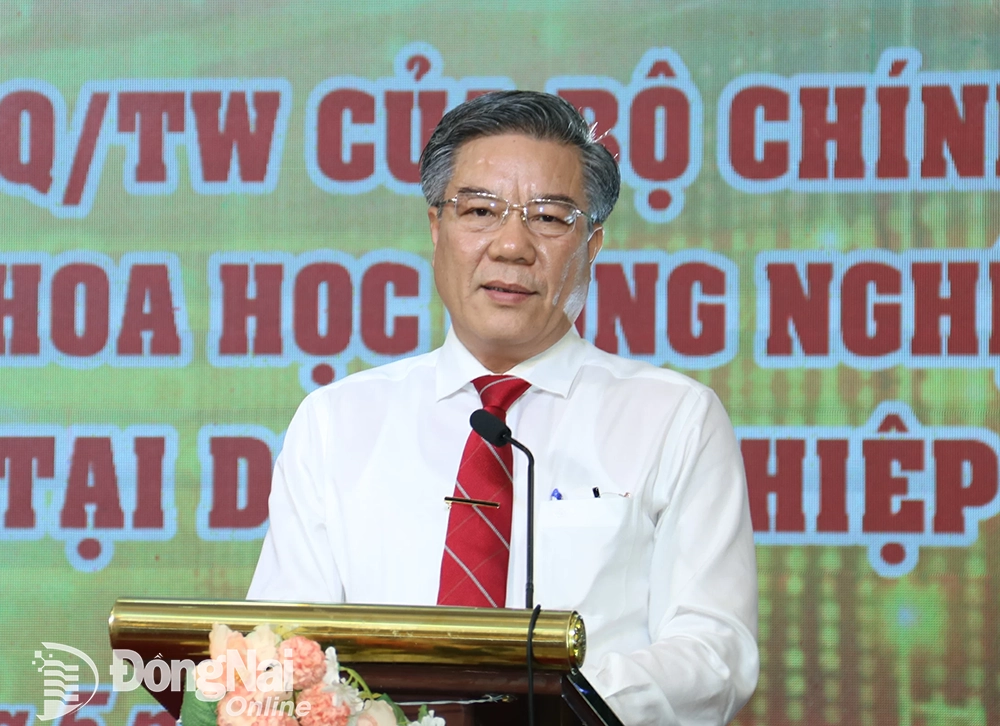 Phó chủ tịch UBND tỉnh Dương Minh Dũng phát biểu tại hội thảo. Ảnh: Vương Thế