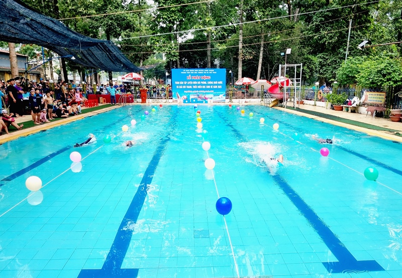 Các vận động viên tham gia tranh tài tại giải. Ảnh: C.Tài