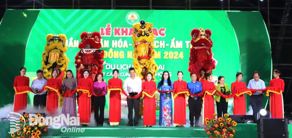 Lễ khai mạc Tuần lễ VHDLAT 2024. Ảnh: Ngọc Liên