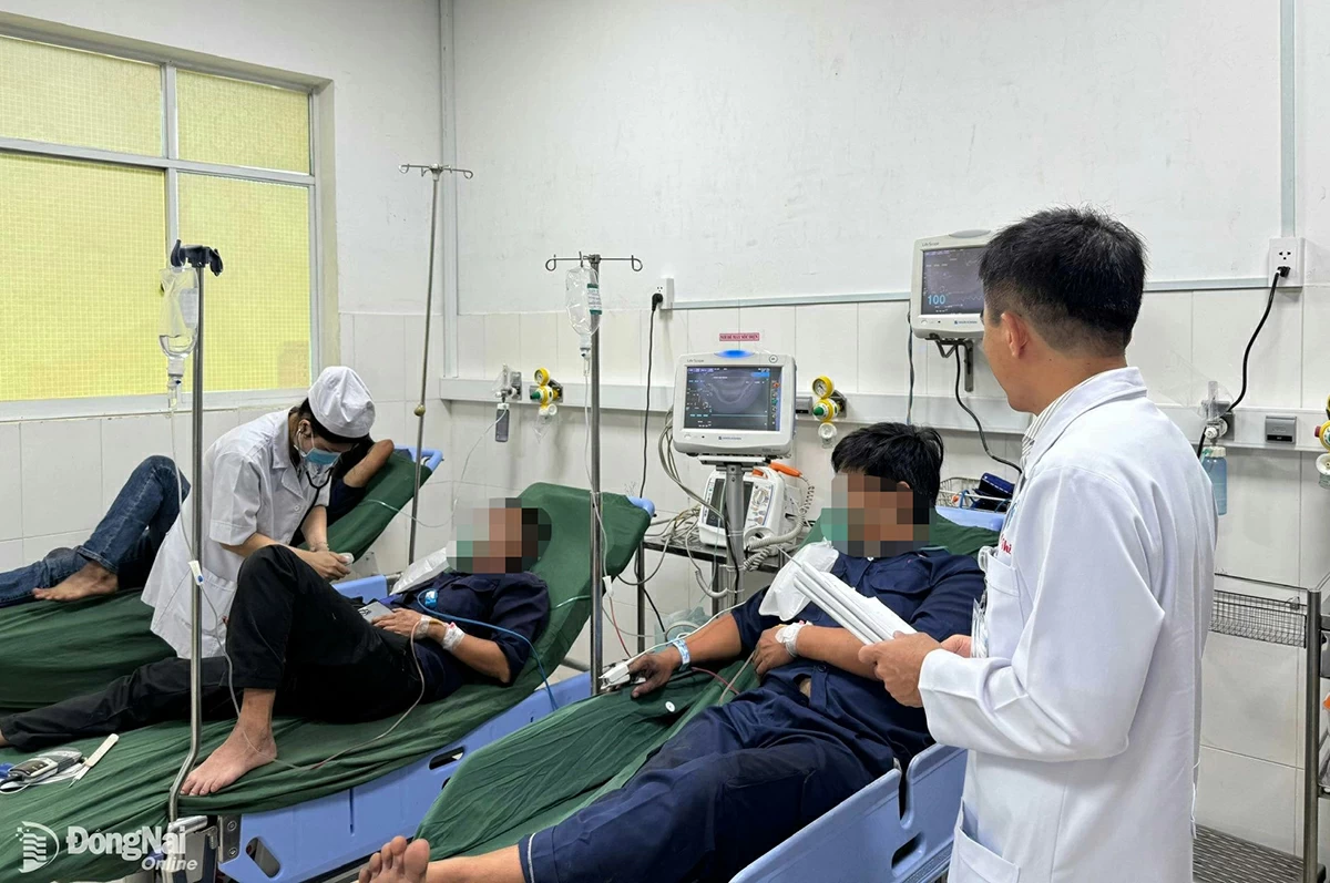 Các nạn nhân được cấp cứu tại Bệnh viện Đa khoa Thống Nhất. Ảnh: H.D.