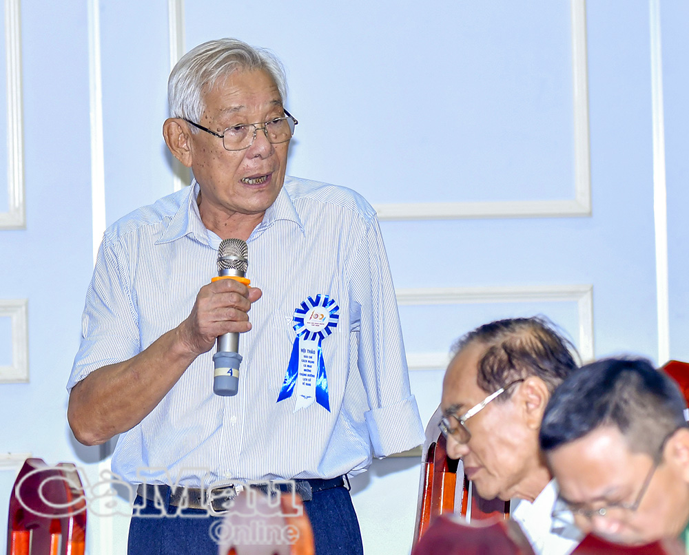 Nhà báo Hà Phương Dũng, nguyên Phó trưởng Ban Tuyên giáo Tỉnh uỷ Cà Mau, đóng góp nhiều ý kiến tâm huyết tại hội thảo.