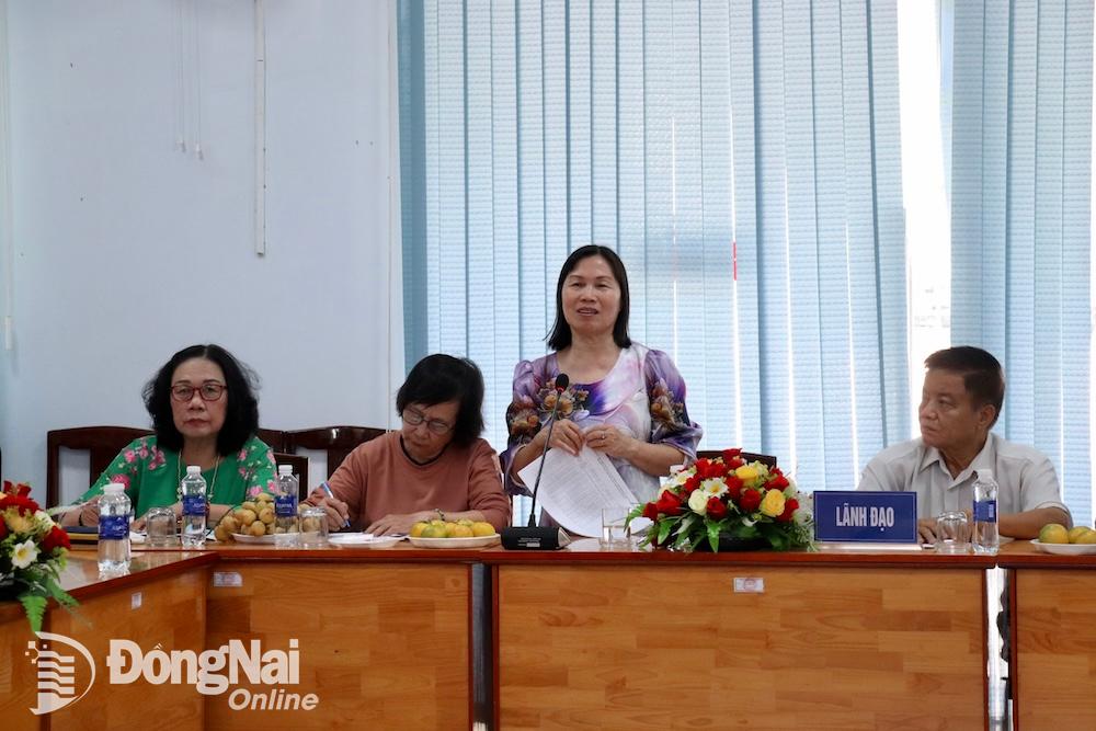 Chủ tịch Hội Khuyến học tỉnh Lê Thị Mỹ Phượng phát biểu tại hội nghị. Ảnh: Hải Yến