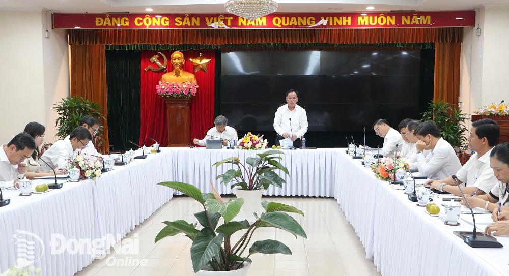 Chủ tịch UBND tỉnh Võ Tấn Đức phát biểu kết luận buổi làm việc. Ảnh: Phạm Tùng