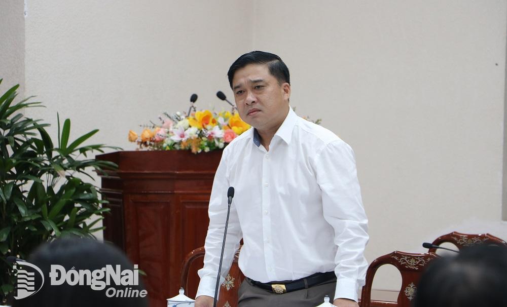 Phó chủ tịch UBND tỉnh Hồ Văn Hà phát biểu ý kiến tại buổi làm việc. Ảnh: Phạm Tùng