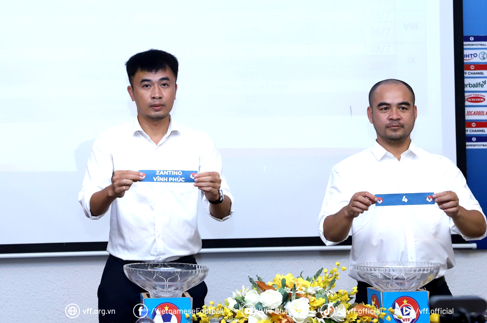 Bốc thăm xếp lịch thi đấu. Ảnh: VFF