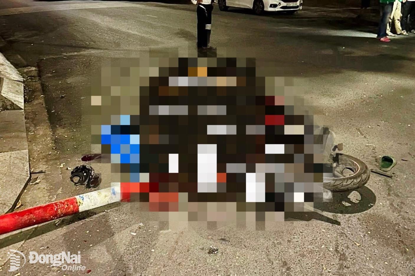 Hiện trường vụ té xe tại phường Thống Nhất (thành phố Biên Hòa) vào rạng sáng 19-5. Ảnh: CTV