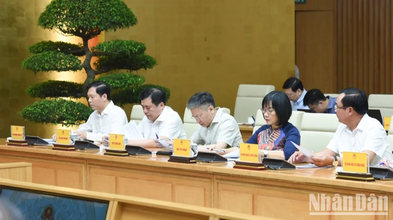 Lãnh đạo các bộ, ngành Trung ương tham dự cuộc họp. Ảnh: TRẦN HẢI