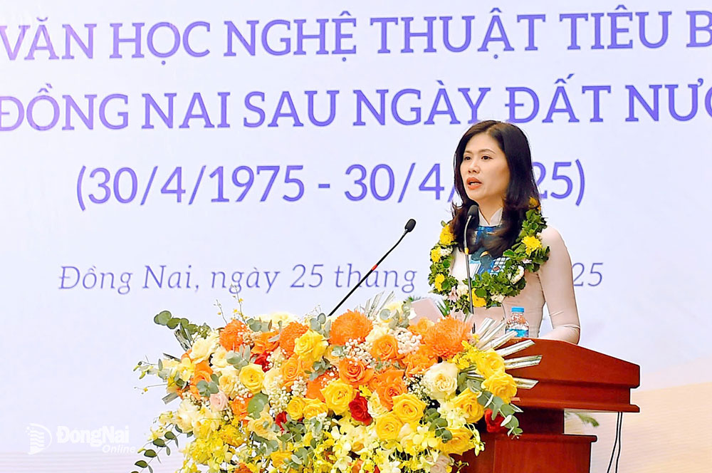 Biên đạo múa Việt Bắc, Phó giám đốc Nhà hát Nghệ thuật Đồng Nai, thay mặt văn nghệ sĩ trẻ phát biểu tại buổi tôn vinh. 