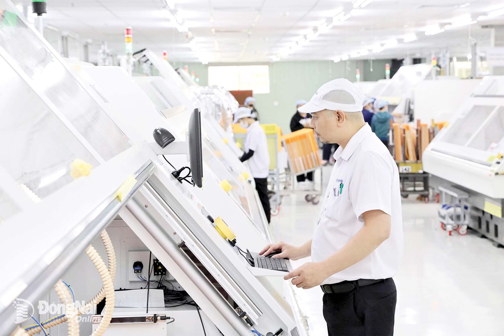 Engineers at Tripod Vietnam Co., Ltd. in Bien Hoa 2 Industrial Park operate photolithography equipment. Photo: Cong Nghia

