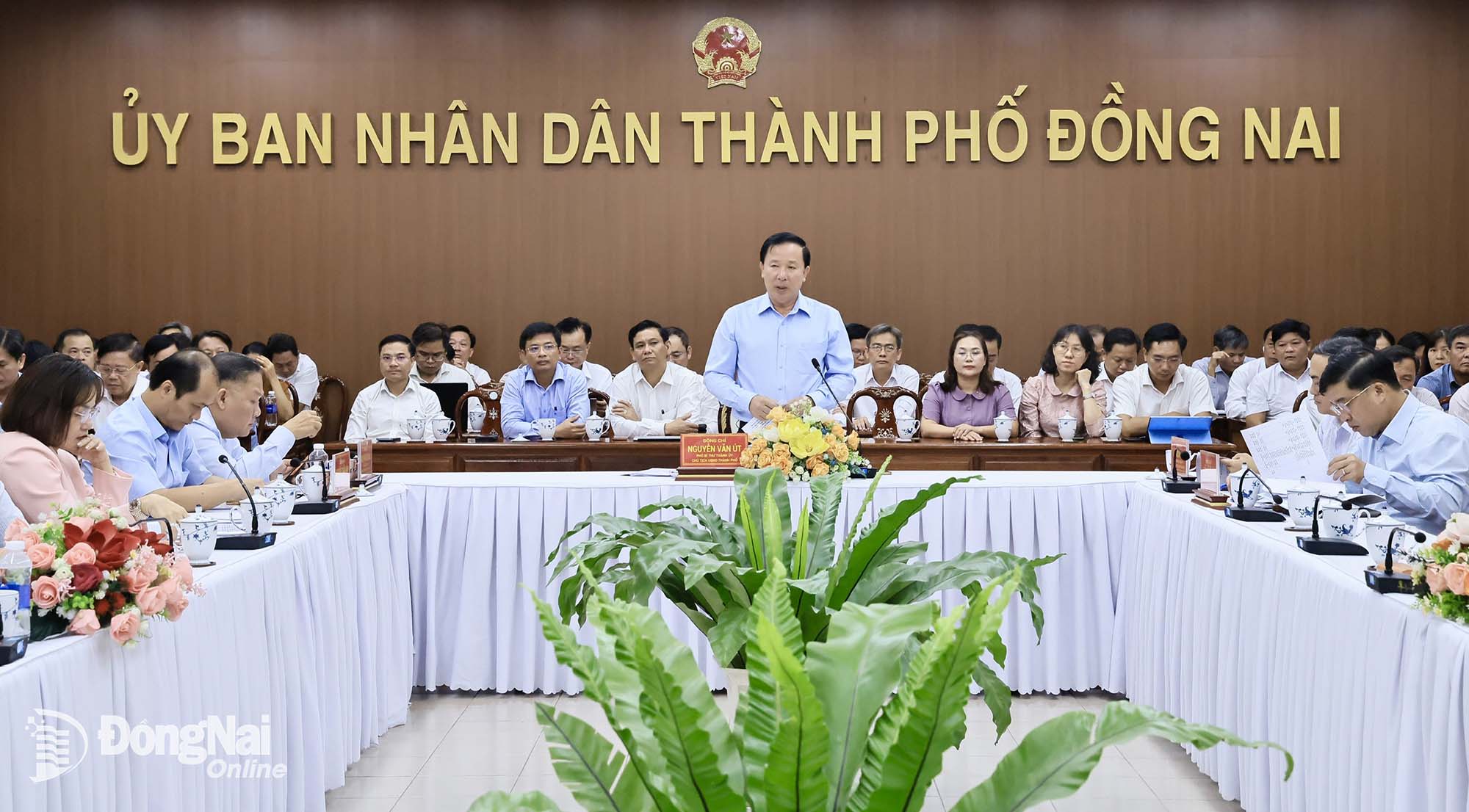Nguyen Van Ut, Deputy Secretary of the CPC, Chairman of the Dong Nai City People’s Committee and Chairman of the city’s Emulation and Commendation Council, delivers a directive speech at the conference. Photo by Cong Nghia.

