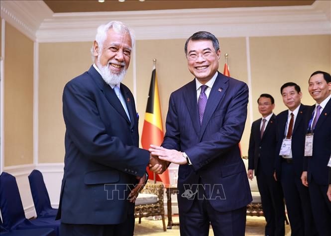 Thủ tướng Lê Minh Hưng gặp Thủ tướng Timor-Leste Xanana Gusmão. Ảnh: Dương Giang/TTXVN
