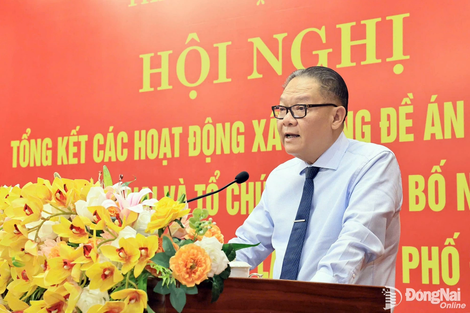 Member of the Standing Board of the City Party Committee, Standing Vice Chairman of the City Peoples Committee Nguyen Kim Long presents the summary report at the conference. Photo: Cong Nghia

