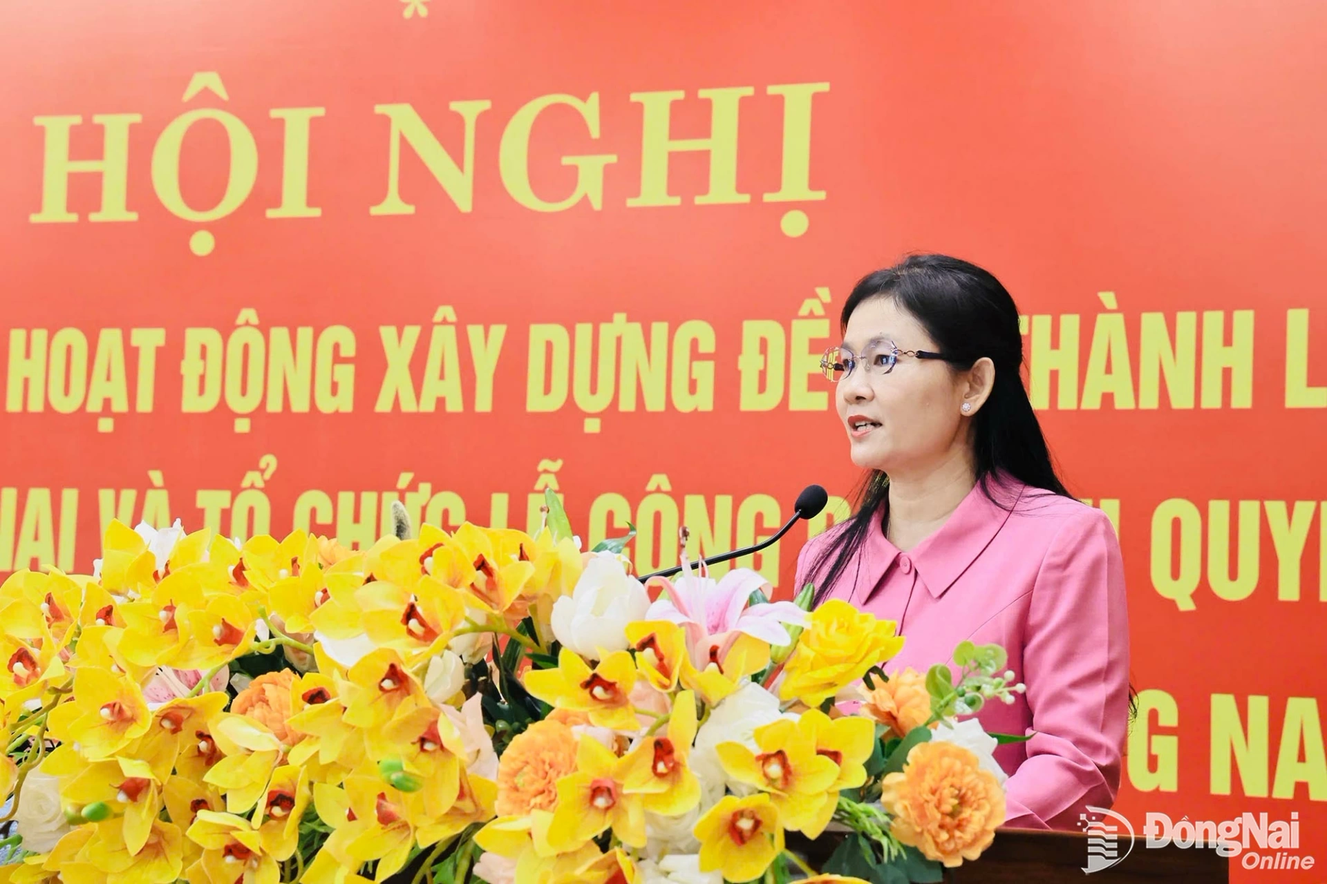 Member of the Party Central Committee, Standing Deputy Secretary of the City Party Committee, Chairwoman of the City Peoples Council Ton Ngoc Hanh delivers a directive speech at the conference. Photo: Cong Nghia

