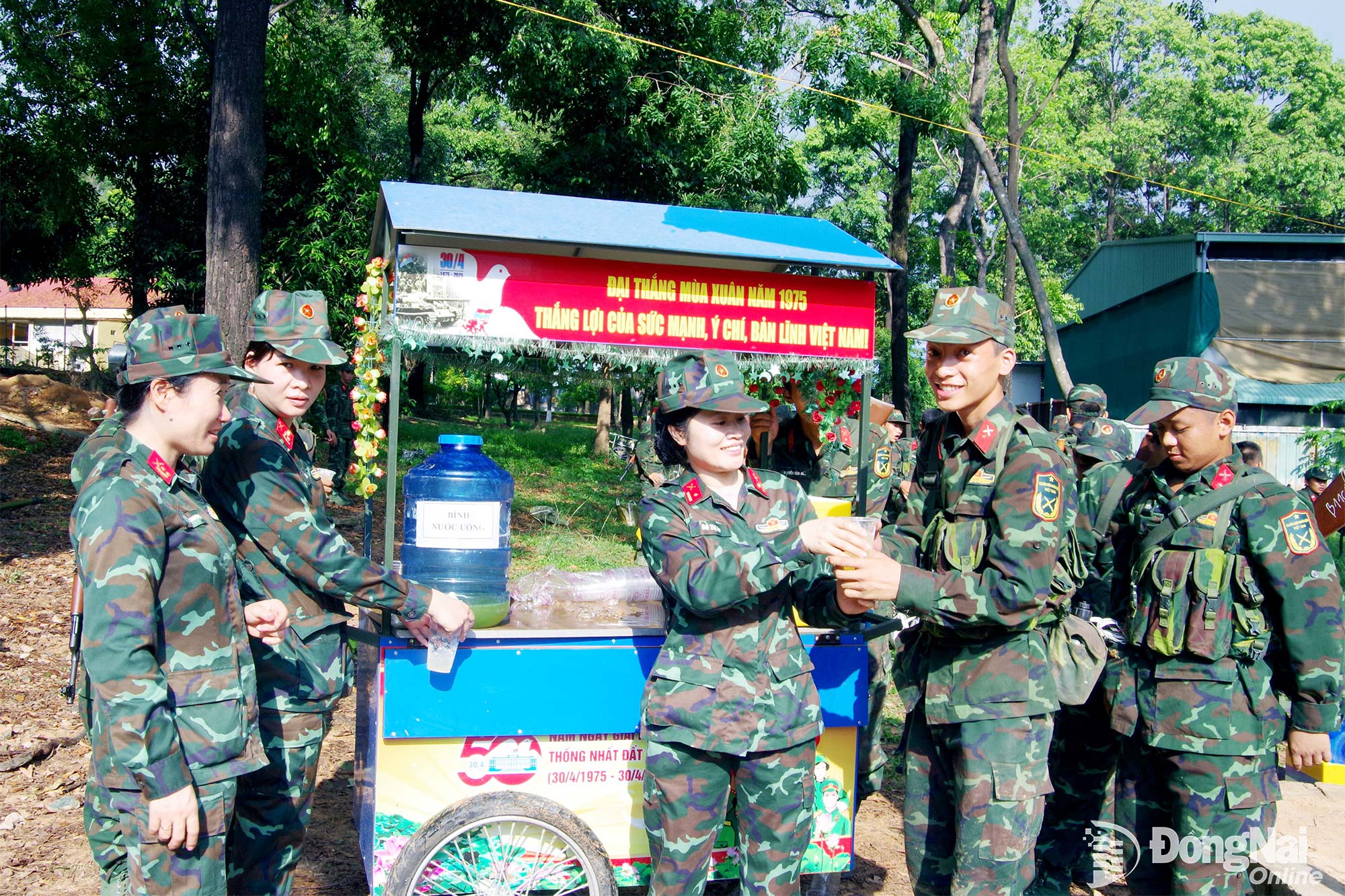 Cán bộ, hội viên phụ nữ  triển khai Chương trình đồng hành tiếp sức chiến sĩ mới huấn luyện và kiểm tra “3 tiếng nổ”  tại Sư đoàn 309. Ảnh: Nguyễn Hùng