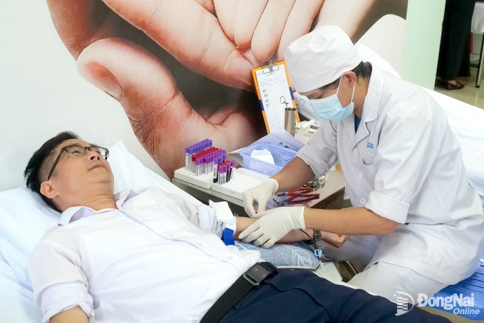 Donating blood to save lives – giving the gift of life