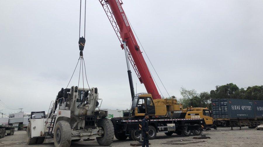 Đội xe cẩu siêu trọng SamcoCranes trong thực tế thi công tại khu công nghiệp Bình Dương.