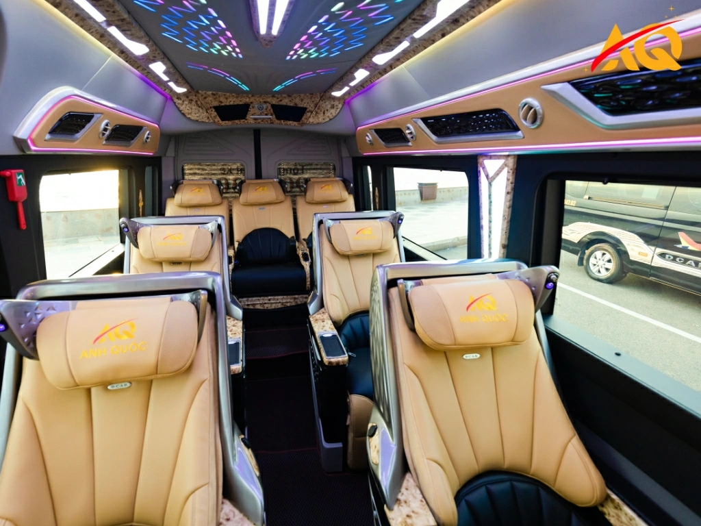 Không gian limousine hiện đại giúp chuyến đi Vũng Tàu thêm thư giãn, riêng tư. 