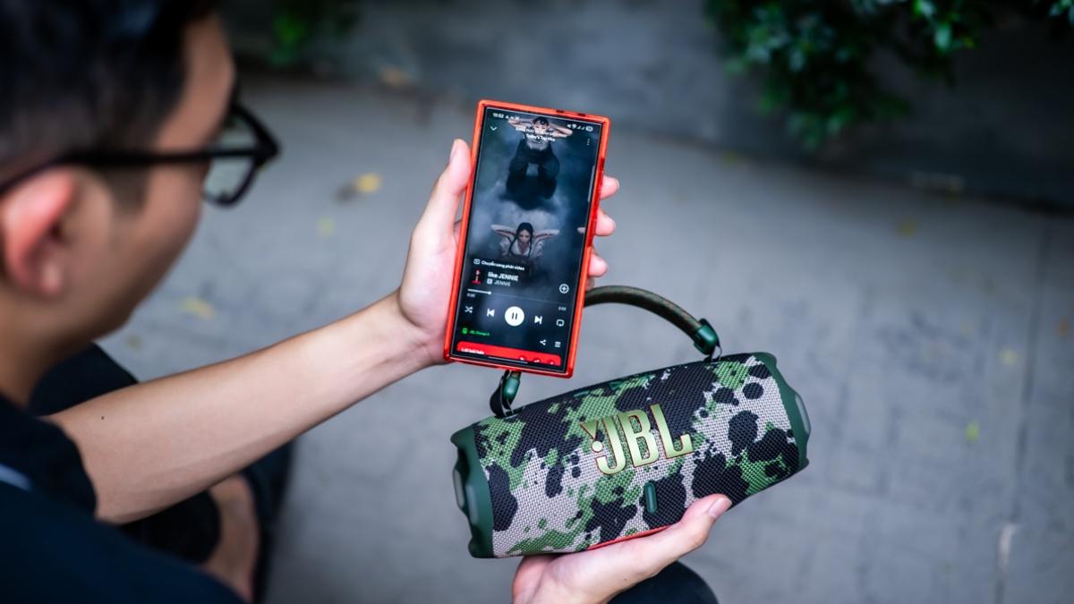 Loa JBL mang đến chất lượng âm thanh ổn định.