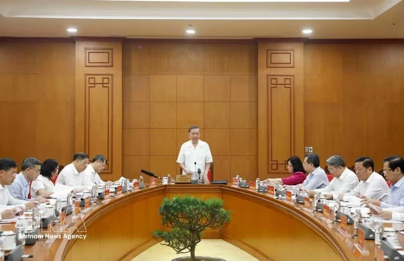 Party General Secretary and State President To Lam chairs a working session on May 19 with the Governments Party Committee and relevant ministries and agencies on the implementation of Directive No. 34-CT/TW dated May 24, 2024 issued by the Party Central Committee’s Secretariat on strengthening the Party’s leadership over social housing development in the new context. (Photo: VNA)