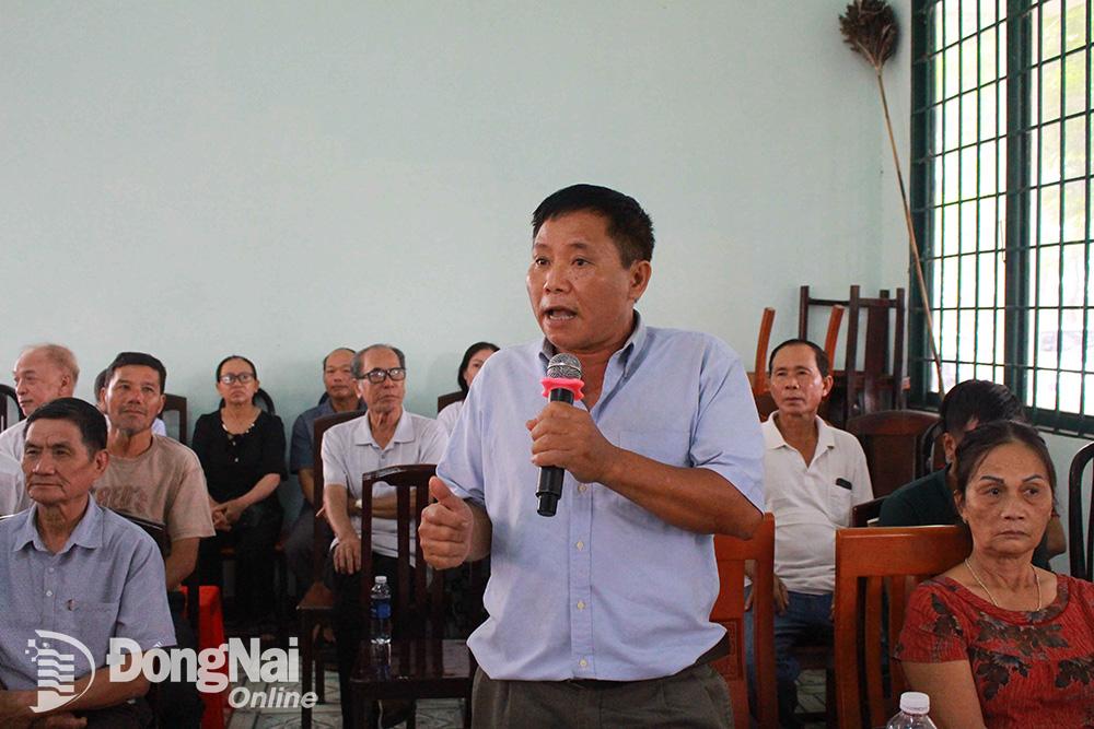 Cử tri huyện Thống Nhất đóng góp cho Luật đất đai tại một hội nghị tiếp xúc cử tri với đại biểu Quốc hội tỉnh Đồng Nai. Ảnh:Thảo Lâm