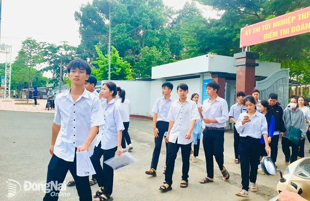 Thí sinh thi tốt nghiệp THPT tại Điểm thi Trường THPT Đoàn Kết (huyện Tân Phú). Ảnh: Văn Lượng