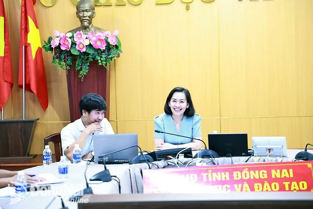 Giám đốc Sở Giáo dục và đào tạo Trương Thị Kim Huệ chủ trì buổi xét điểm chuẩn vào lớp 10. Ảnh: Công Nghĩa
