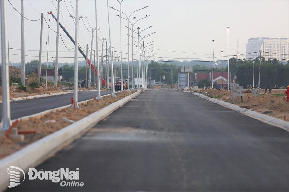 Theo UBND huyện Long Thành, đến nay, sau gần 1,5 năm xây dựng, tiến độ xây dựng Khu tái định cư tại xã Long Đức đã đạt trên 80% tổng khối lượng theo hợp đồng đã ký kết.