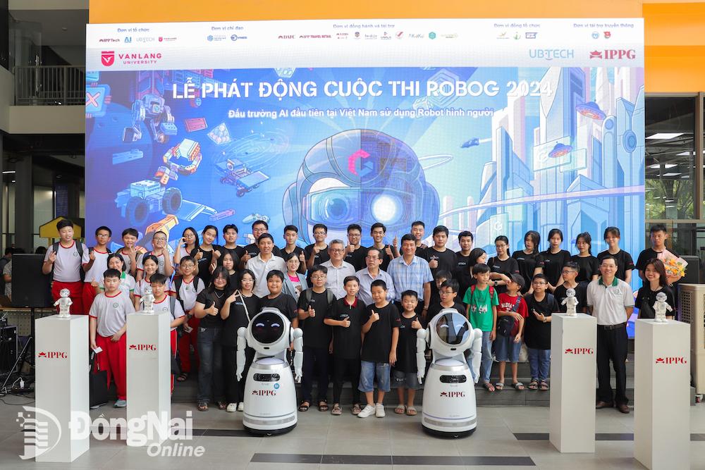 Đoàn giáo viên, sinh viên, học sinh của Đồng Nai tham dự sự kiện Phát động Cuộc thi Robo G 2024. Ảnh: CTV