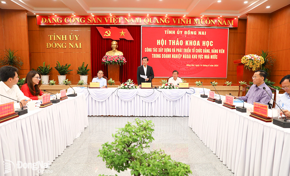 Ủy viên Trung ương Đảng, Bí thư Tỉnh ủy Nguyễn Hồng Lĩnh phát biểu kết luận tại Hội thảo khoa học Công tác xây dựng và phát triển tổ chức Đảng, đảng viên trong doanh nghiệp ngoài khu vực nhà nước tại Đồng Nai. 